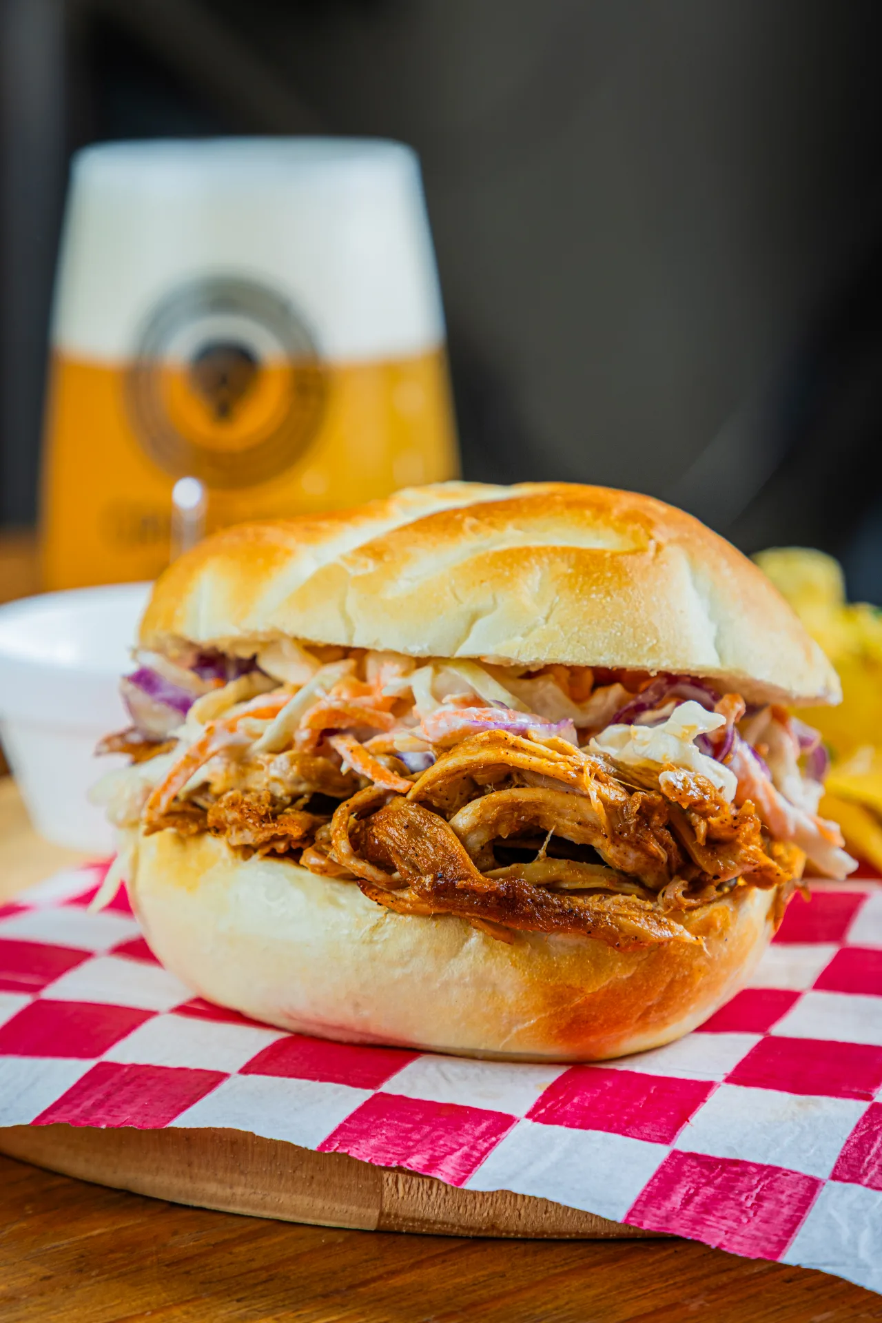 Sanduíche de pulled pork da cozinha da Grifo Beer