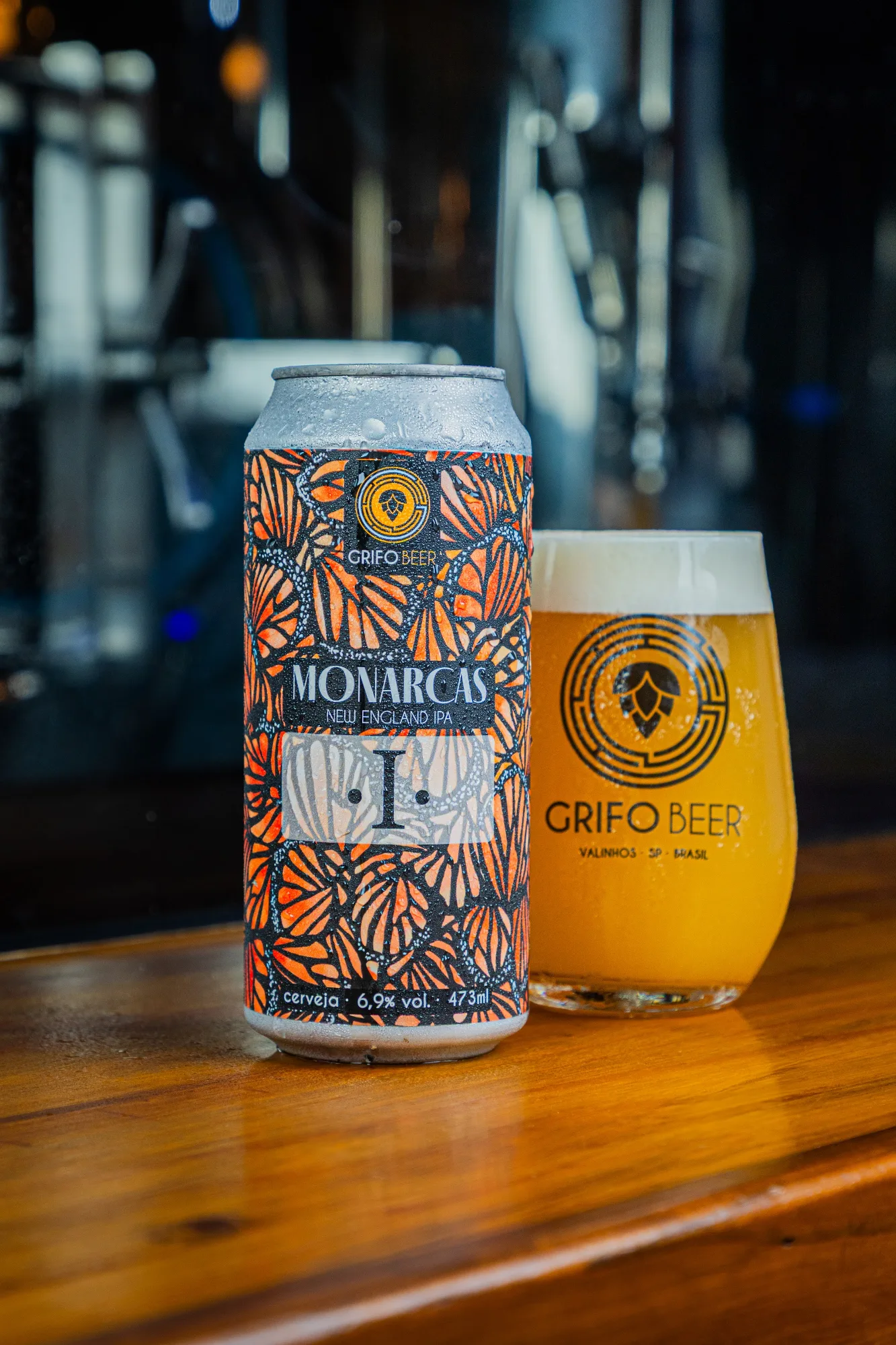 Lata e copo de Monarcas, New England IPA da Grifo Beer